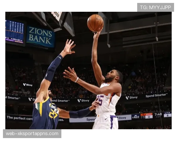 布里奇斯无球跑动制造空位，3D属性成太阳外线防守核心