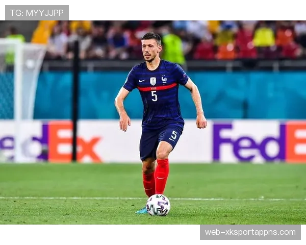 巴萨财政问题影响当前引援计划与赛季竞争格局，球队面临稳定性考验。